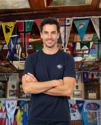 T-Shirt Bordada Frente & Verso